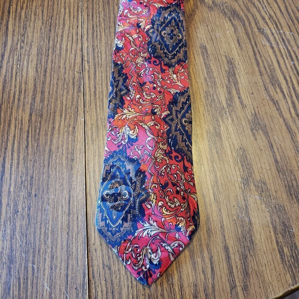 Regal Red and Gold Paisley Pattern Men's 3 Inch Wide Necktie